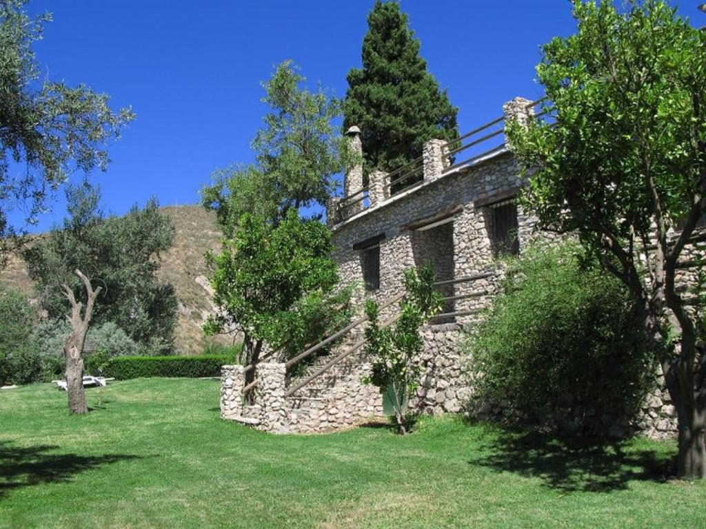 Casa de campo tradicional con exteriores de ensueño en el corazón de las Alpujarras